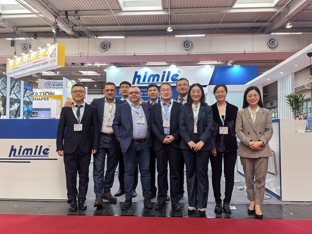 展會合影.jpg 展會合影.jpg